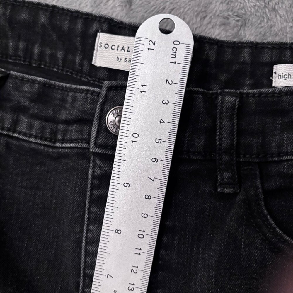 Social Standard Jeans Women’s Size 10 High Rise Crop Straight Black Denim - Picture 6 of 13